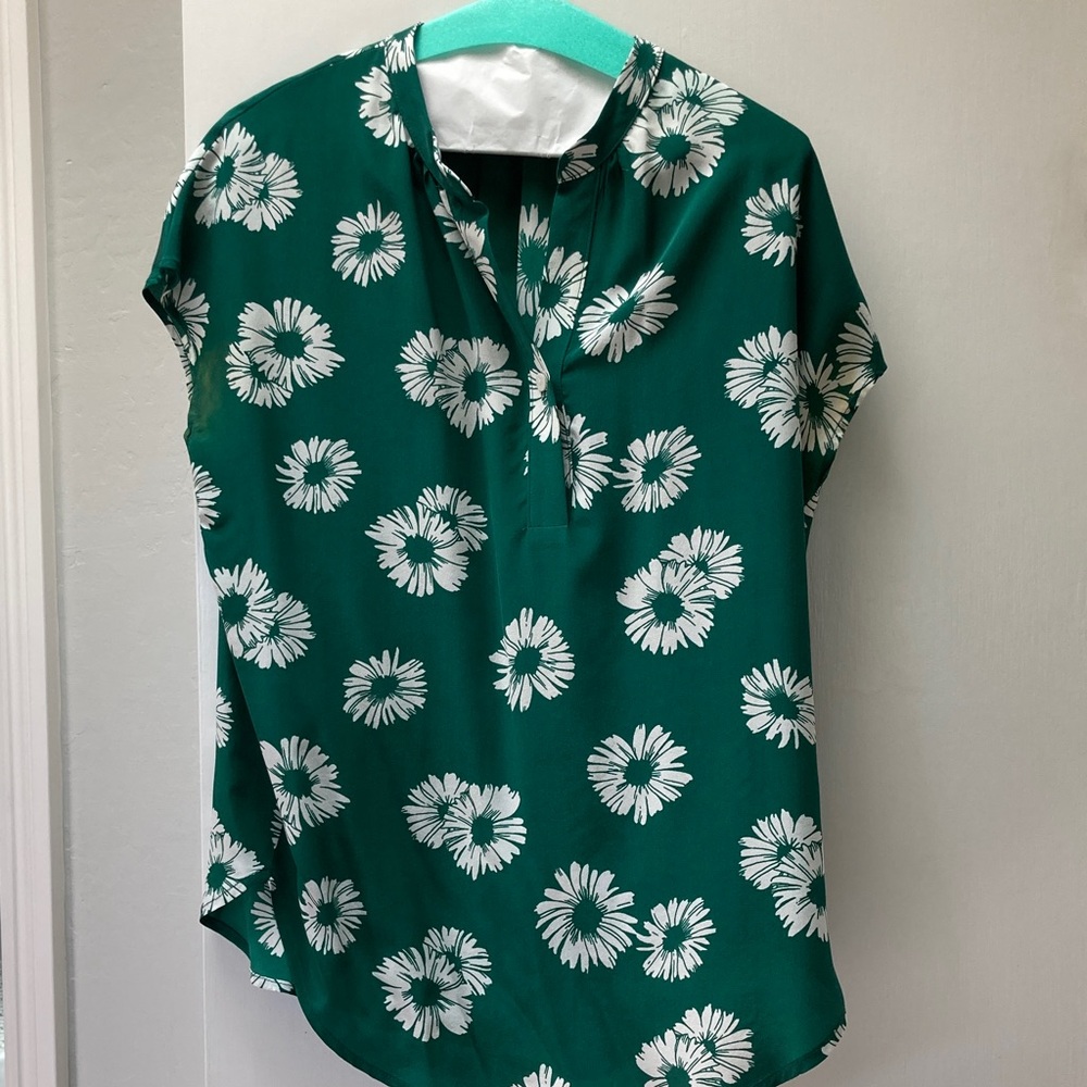 Amour Vert Emerald Green Floral Short Sleeve Blouse
